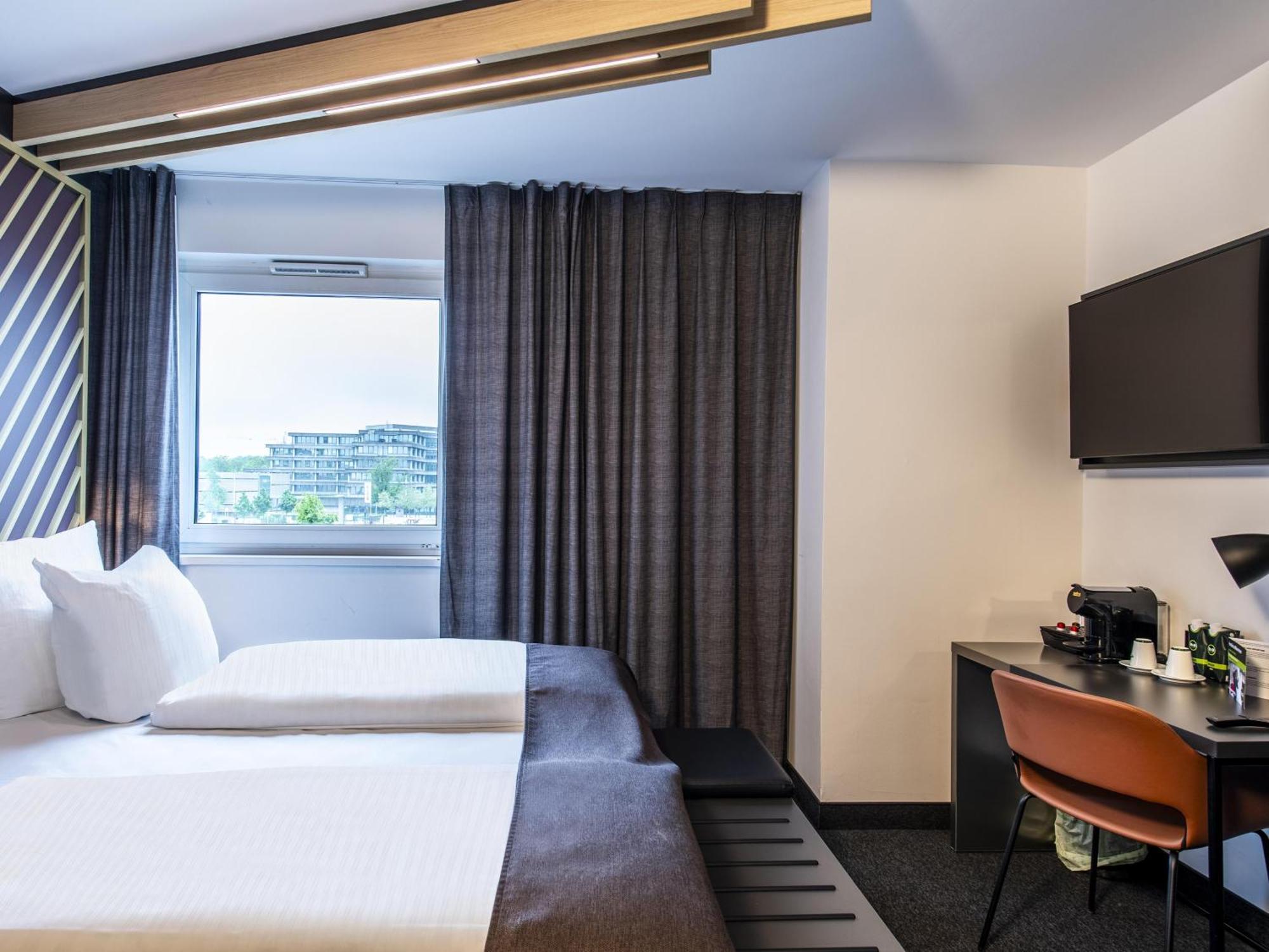 B&B Hotel Muenchen-Messe Aschheim Bagian luar foto